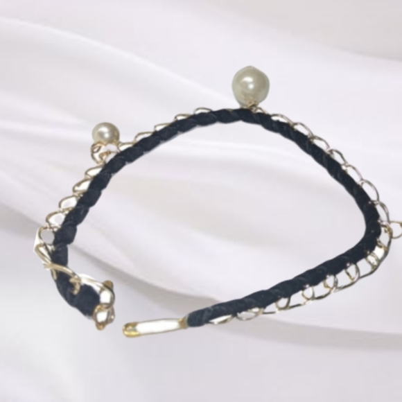 .👣4/$20. Black Velvet Choker w/Gold Tone Chain & Faux Pearls - Picture 3 of 4